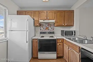 3624 Saint Johns Court B, Wilmington, NC 28403 — 2-bedroom condo in Park Place, Wilmington, NC, photo 7 of 59: 42-web-or-mls-DSC07038
