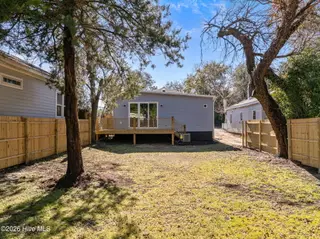 315 Meares Street, Wilmington, NC 28401 – photo 4: 11-web-or-mls-DJI_20260119102830_0097_D