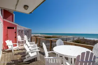 1509 Ocean Drive West, Emerald Isle, NC 28594 — 4-bedroom townhome in Emerald Isle By The Sea, Emerald Isle, NC, photo 3 of 26: 1509 Ocean Dr West