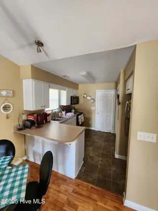 117 Gladiola Drive, New Bern, NC 28562 – photo 4: 117 Gladiola Kitchen