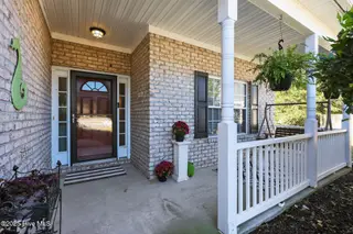 814 SW Mackay Court, Wilmington, NC 28412 — 4-bedroom home in Lords Creek, Wilmington, NC, photo 3 of 34: Image 02
