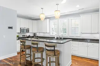 306 Coral Drive, Wrightsville Beach, NC 28480 — 5-bedroom home in Harbor Island, Wrightsville Beach, NC, photo 17 of 57: 014_306_coral_drive-11_950