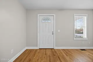 711 Ann Street, Wilmington, NC 28401 – photo 6: 13_entryway