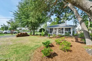 1017 N Lord Street, Southport, NC 28461 – photo 4: front yard corner flower