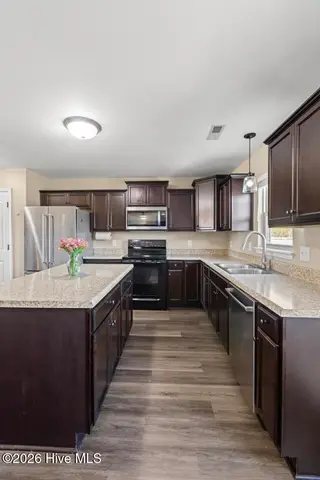 120 Sonia Drive, Hubert, NC 28539 — 3-bedroom home in Eastport, Hubert, NC, photo 12 of 36