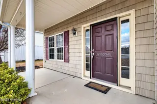 108 Woods Run Circle, Richlands, NC 28574 — 4-bedroom home in Trifield Estates, Richlands, NC, photo 4 of 42