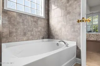 256 Downing Glen Place, Calabash, NC 28467 — 4-bedroom home in The Farm, Calabash, NC, photo 20 of 42: Primary Bath