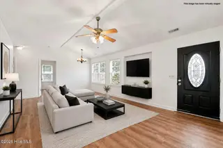 134 Luke Court, New Bern, NC 28560 – photo 4: Living Room