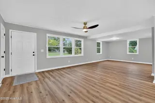 206 Regalwood Drive, Jacksonville, NC 28546 – photo 6: Living room