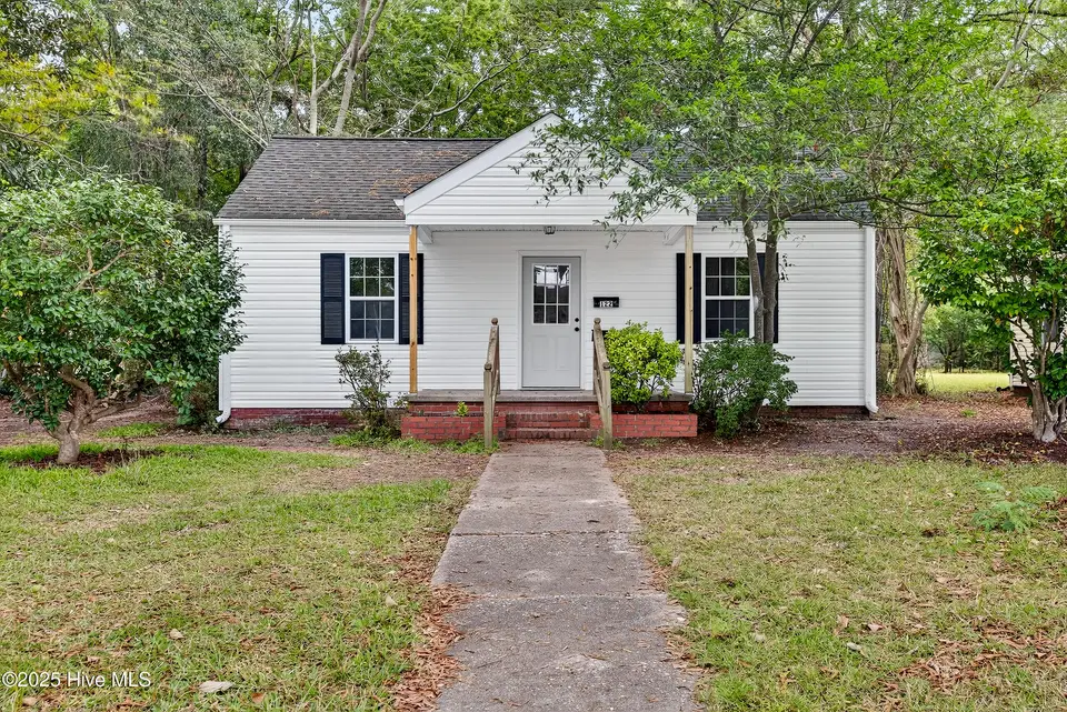 122 Sherwood Road, Jacksonville, NC 28540 – photo 1 of 29: 01