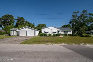123 Crescent Drive, Beaufort, NC 28516 – photo 2: Large lot