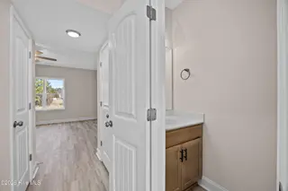 105 Dallas Drive, Beulaville, NC 28518 – photo 11: 11_bathroom