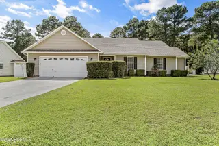 195 Lee Rogers Road, Hubert, NC 28539 — 3-bedroom home in Trailwood, Hubert, NC, photo 1 of 28: Front of home