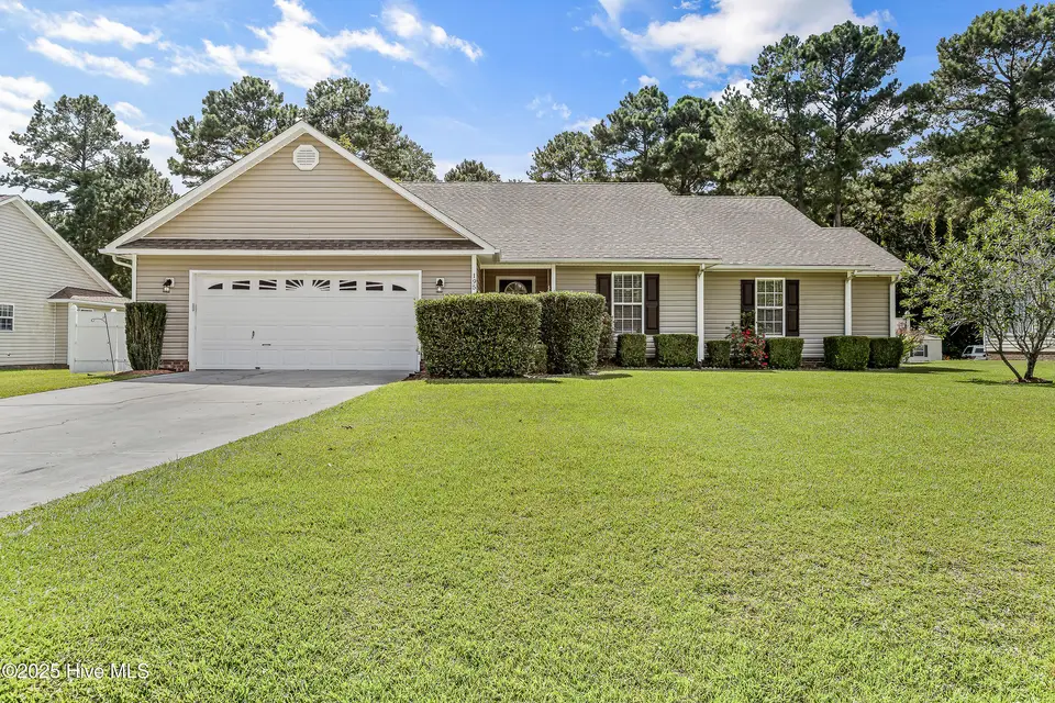 195 Lee Rogers Road, Hubert, NC 28539 — 3-bedroom home in Trailwood, Hubert, NC, photo 1 of 28: Front of home