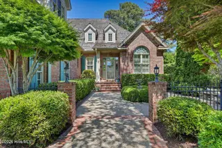 853 Gull Point Road, Wilmington, NC 28405 — 4-bedroom home in Landfall, Wilmington, NC, photo 1 of 52: 004_img_7745_456