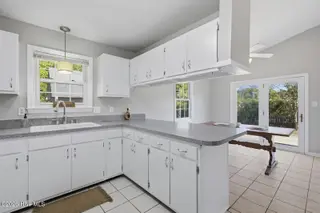 530 Shadowridge Road, Jacksonville, NC 28546 — 4-bedroom home in Brynn Marr, Jacksonville, NC, photo 10 of 32: shadow-11
