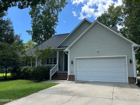 303 Oakmont Dr, Hampstead