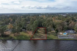 2108 18 Neuse Cliffs Drive, New Bern, NC 28560 – photo 1: 2108 Neuse Cliffs Rd-1
