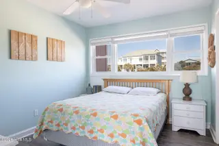 1509 Ocean Drive West, Emerald Isle, NC 28594 — 4-bedroom townhome in Emerald Isle By The Sea, Emerald Isle, NC, photo 14 of 26: 2 Seas the Day West 003 queen with jack