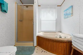 7203 Banner Street SW, Ocean Isle Beach, NC 28469 — 3-bedroom manufactured home in Seaside Heights, Ocean Isle Beach, NC, photo 15 of 38: Master Bath
