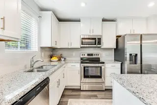 1316 N Fisher King Drive SE, Bolivia, NC 28422 — 3-bedroom home in Avalon, Bolivia, NC, photo 12 of 33: Great size Kitchen