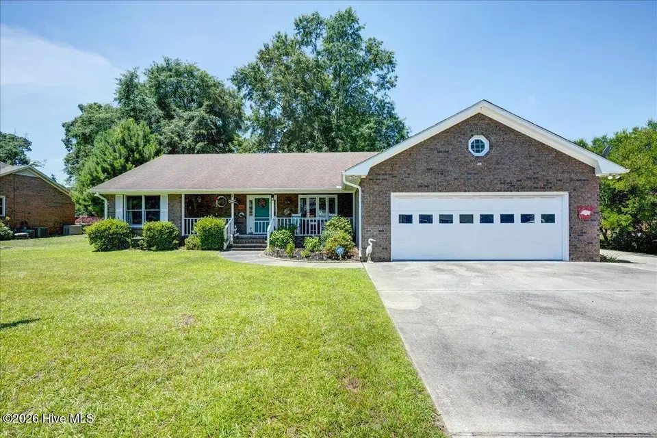 217 Pinewood Drive, New Bern, NC 28562 – photo 1 of 53: 01-217_pinewood-36