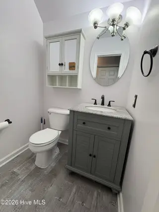 102 Dockside Drive, Jacksonville, NC 28546 – photo 12: hall bath