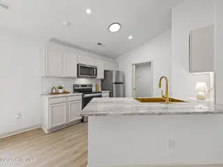 100 Woodbury Farm Drive, Jacksonville, NC 28540 – photo 14: 17-web-or-mls-100 Woodbury Farms Dr 36