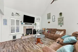1931 Kingfisher Drive, Morehead City, NC 28557 — 3-bedroom home in Brooke Woods, Morehead City, NC, photo 7 of 40: 1931 Kingfisher Dr
