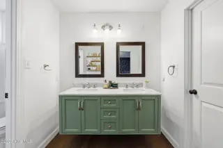 833 Pelican Drive, New Bern, NC 28560 – photo 18: Primary Bath