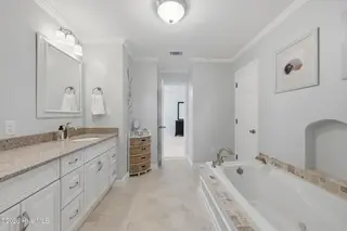 215 Bayshore Drive, Elizabeth City, NC 27909 — 3-bedroom home in Brickhouse Point, Elizabeth City, NC, photo 23 of 68: Primary Bathroom