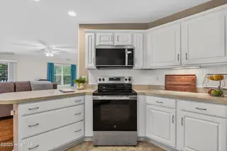 404 Jasmine N, Swansboro, NC 28584 — 3-bedroom condo in The Villages at Swansboro, Swansboro, NC, photo 16 of 36