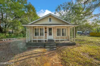 610 N Caswell Avenue, Southport, NC 28461 – photo 1: 610 n caswell ave 00014