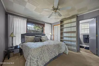 2812 Evans Street, Morehead City, NC 28557 – photo 16: Primary suite with bathroom