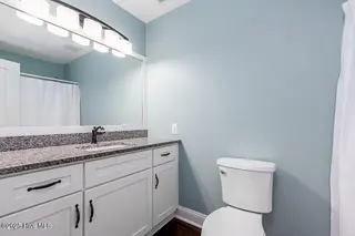 902 Mandarin Trail, Jacksonville, NC 28540 — 3-bedroom home in Mallard Creek, Jacksonville, NC, photo 11 of 16: Guest Bathroom