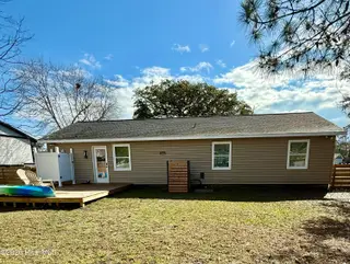 124 Jefferson Street, Beaufort, NC 28516 — 3-bedroom home in Kathryn Court, Beaufort, NC, photo 24 of 30: IMG_1223