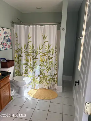1418 Spencer Avenue, New Bern, NC 28560 – photo 17: Hall bath