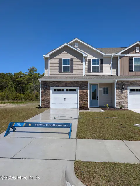 83 Commons View Dr, Hampstead