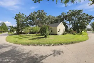 2707 Alabama Avenue, New Bern, NC 28560 — 2-bedroom home in Oakside, New Bern, NC, photo 3 of 54: 2707 Alabama