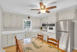 3924 Gillette Drive, Wilmington, NC 28403 – photo 9: 3924 gillette dr 00009