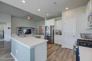 6909 English Holly Court SW, Ocean Isle Beach, NC 28469 — 3-bedroom home in Cameron Woods, Ocean Isle Beach, NC, photo 16 of 55: 6909EnglishHollyCourtSW(36)