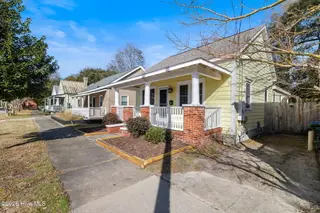 813 Walnut Street, Wilmington, NC 28401 – photo 4: 4-web-or-mls-GI - 813 Walnut St - Listin