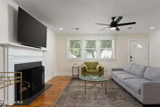 8 N 23rd Street, Wilmington, NC 28405 — 3-bedroom home, Wilmington, NC, photo 9 of 34: living-room-01c