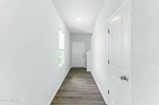 602 S Squires Run Lane, Richlands, NC 28574 – photo 16: Entrance Foyer
