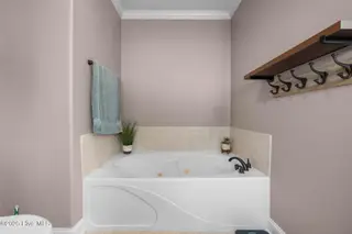 109 Fernie Lane, New Bern, NC 28560 – photo 19: Primary bath