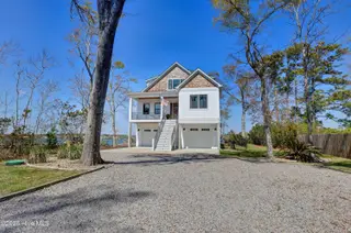 823 Chadwick Shores Drive, Sneads Ferry, NC 28460 – photo 1: Exterior