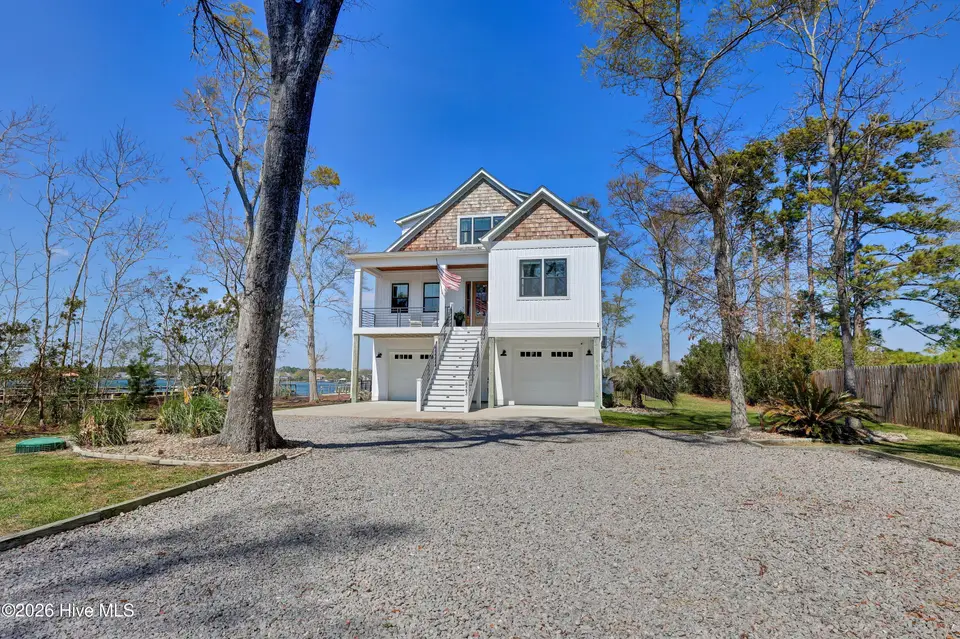 823 Chadwick Shores Drive, Sneads Ferry, NC 28460 – photo 1 of 63: Exterior