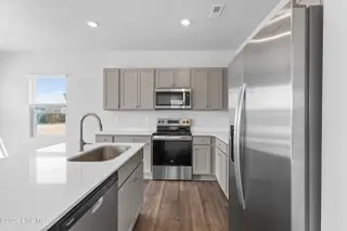 614 S Squires Run Lane, Richlands, NC 28574 – photo 10: Kitchen