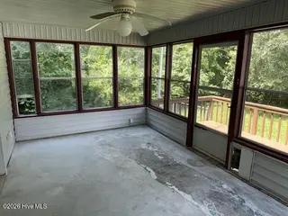 110 Stillwater Court, New Bern, NC 28562 — 3-bedroom home in River Bend, New Bern, NC, photo 13 of 18: Enclosed Porch