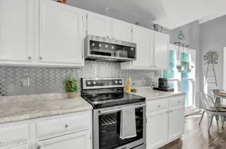917 Mandarin Trail, Jacksonville, NC 28540 — 3-bedroom home in South Creek, Jacksonville, NC, photo 12 of 51